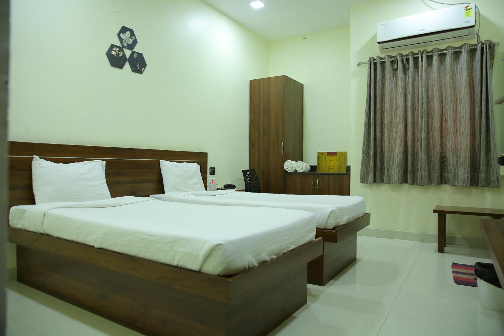 Hotel Maruthi Inn Nirmal  Dış mekan fotoğraf